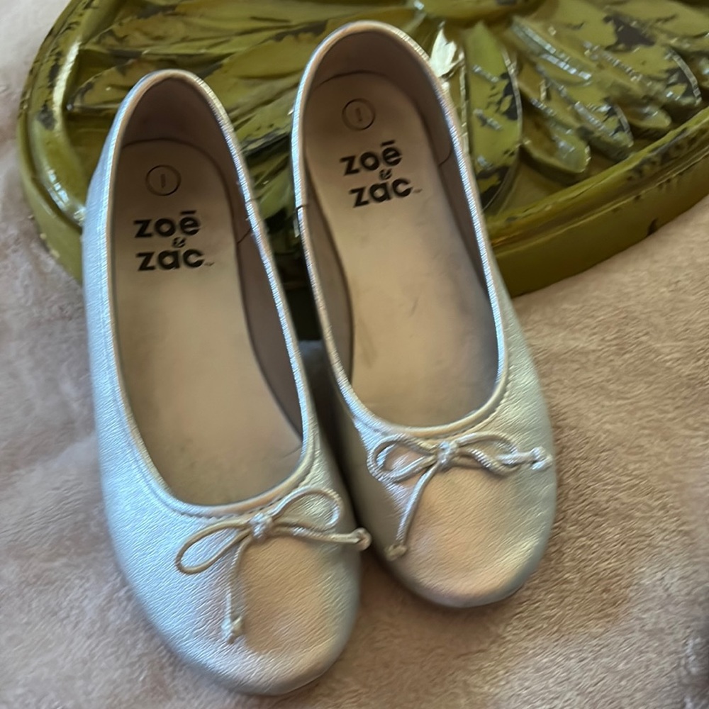 Girls Zoe and Zac Girls Size 1 Slip on Flats